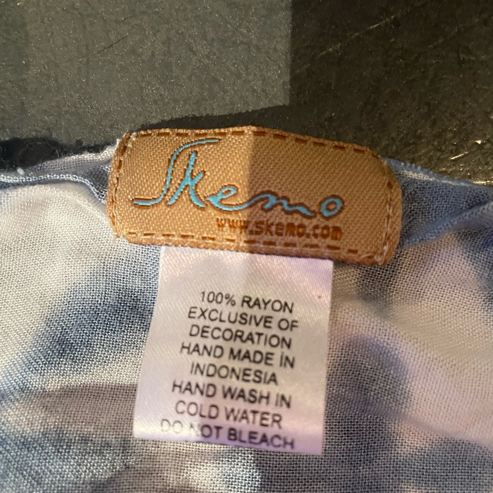 Skemo Blue and White Rayon Sarong - Picture 2 of 2